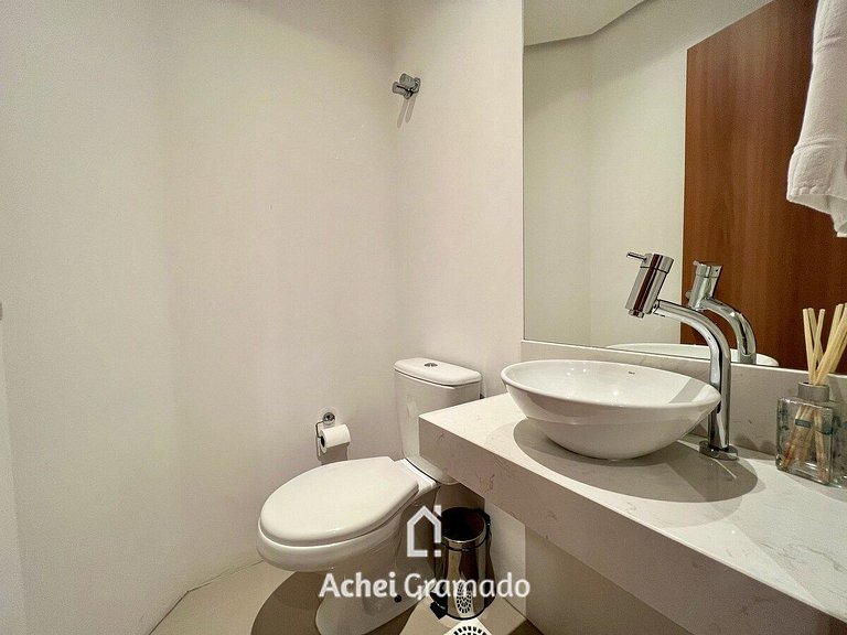 Impecável Apartamento c/ 2 Suítes by Achei Gramado