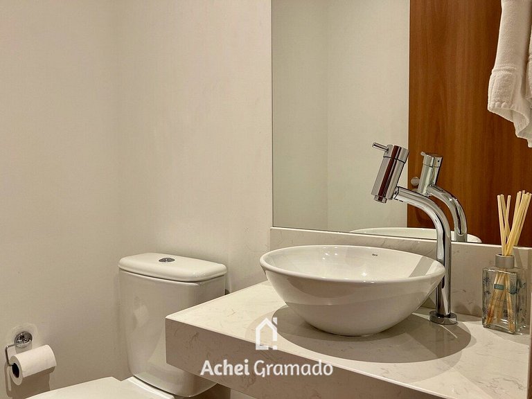 Impecável Apartamento c/ 2 Suítes by Achei Gramado