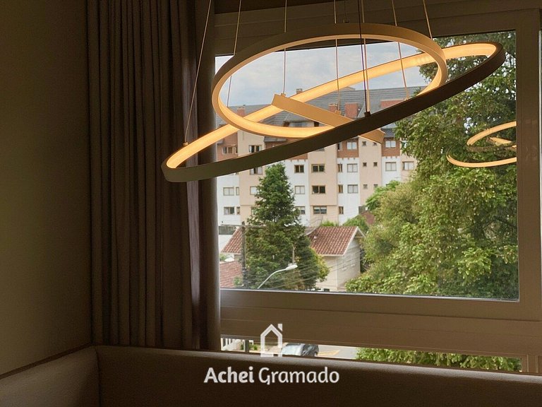 Incrível Apto 2 suítes no Centro by Achei Gramado