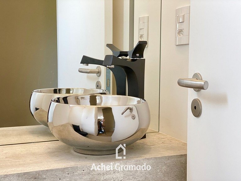Incrível Apto 2 suítes no Centro by Achei Gramado