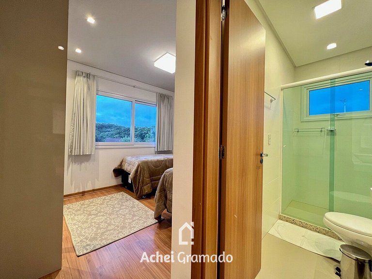 Impecável Apartamento c/ 2 Suítes by Achei Gramado