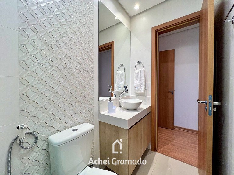 Impecável Apartamento c/ 2 Suítes by Achei Gramado