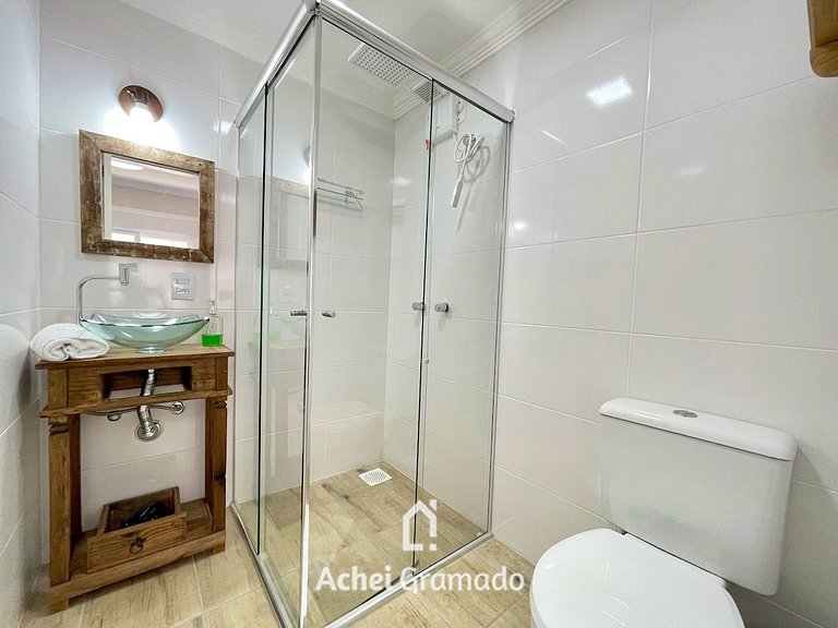 Casa 3dorm 900m Rua Coberta de Canela by Achei