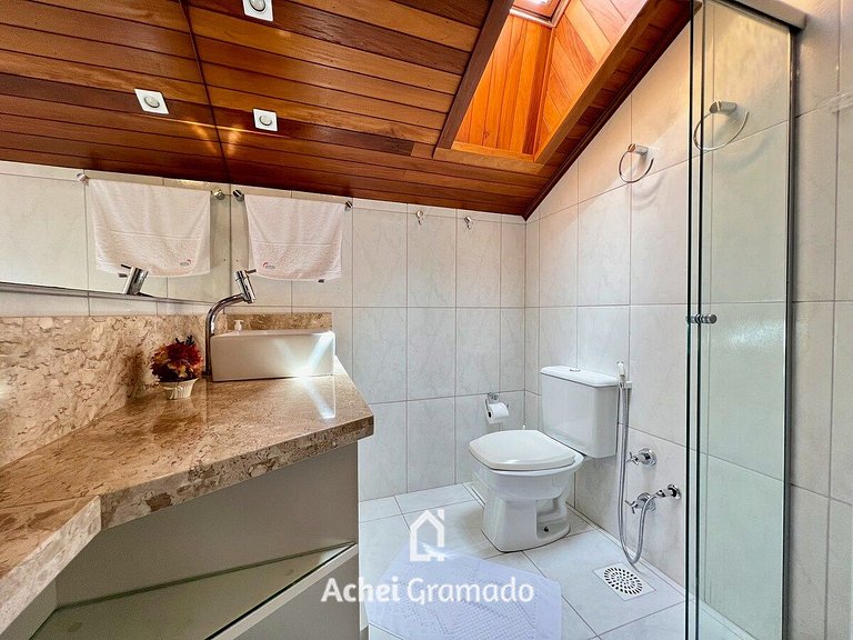 Apto Duplex a 400m Rua Coberta de Canela by Achei