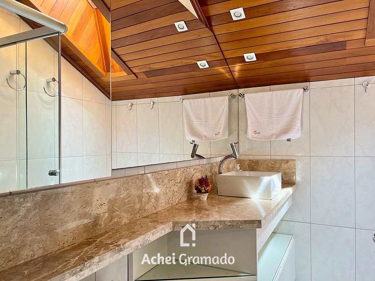 Apto Duplex a 400m Rua Coberta de Canela by Achei