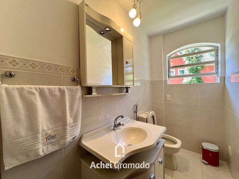 Casa Allegro 3dorm prox Lago Negro by AcheiGramado