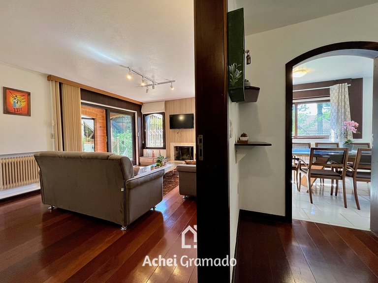 Casa Allegro 3dorm prox Lago Negro by AcheiGramado