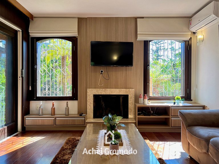 Casa Allegro 3dorm prox Lago Negro by AcheiGramado