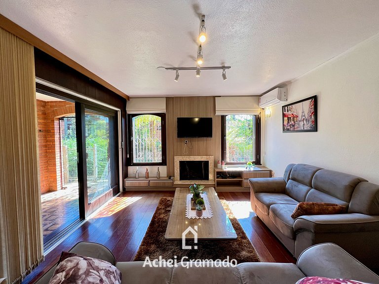 Casa Allegro 3dorm prox Lago Negro by AcheiGramado