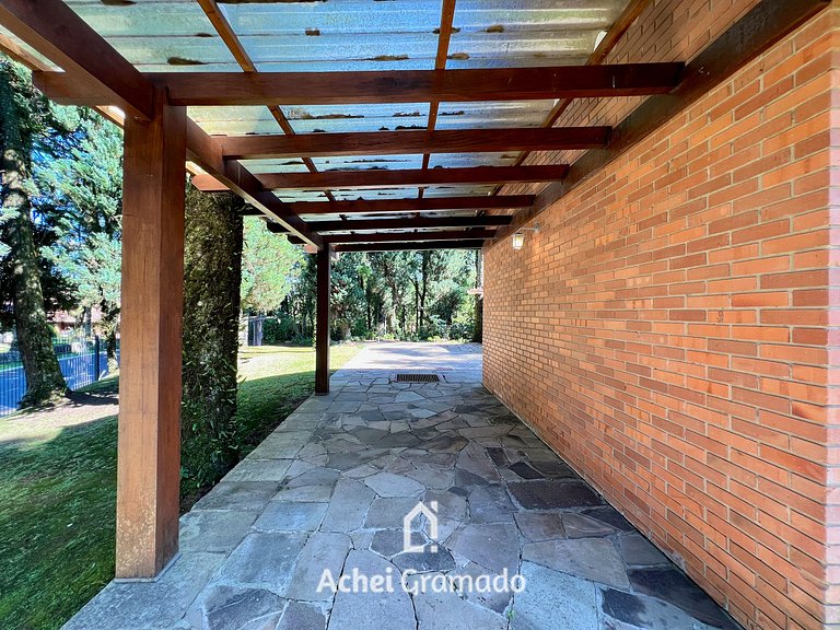 Casa Allegro 3dorm prox Lago Negro by AcheiGramado