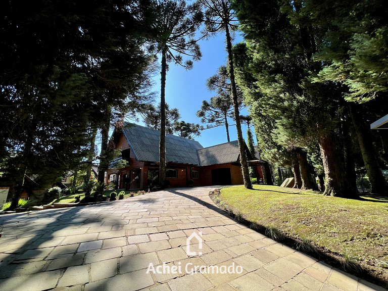 Casa Allegro 3dorm prox Lago Negro by AcheiGramado