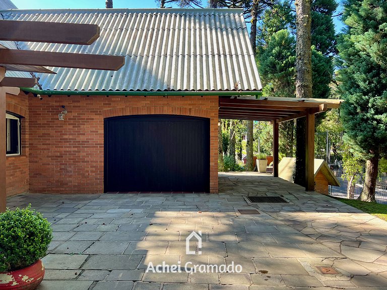 Casa Allegro 3dorm prox Lago Negro by AcheiGramado