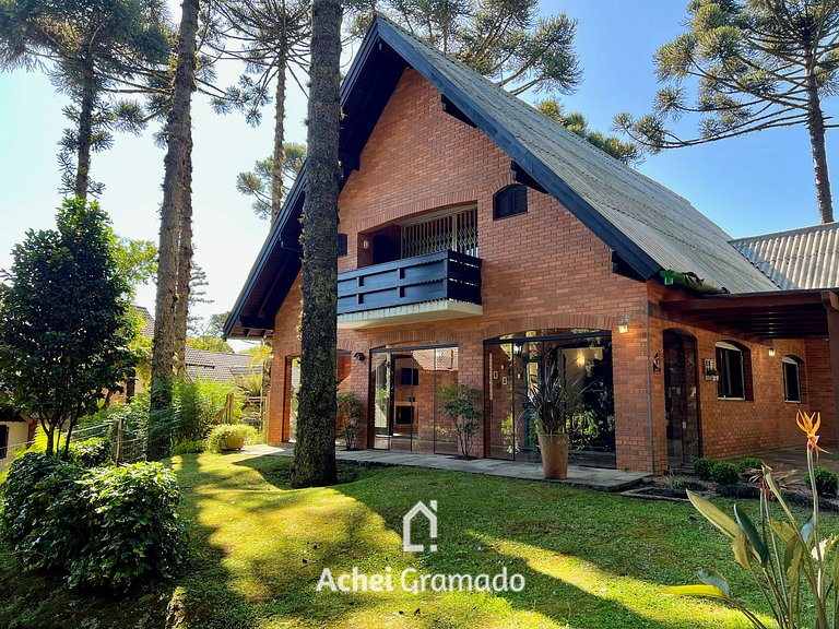 Casa Allegro 3dorm prox Lago Negro by AcheiGramado