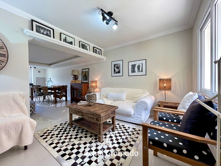 Casa TRIPLEX 3 dorm a 6QD RUA COBERTA CANELA