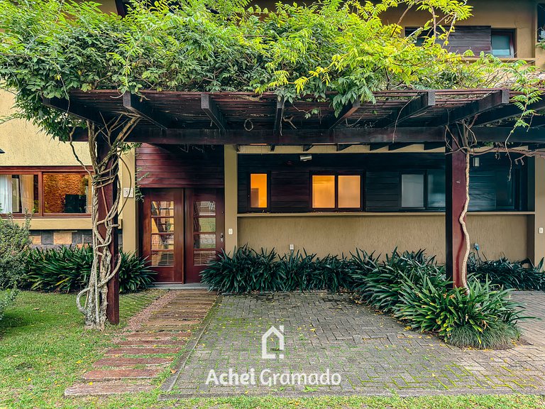 Villa Del Fiori com Piscina Aquec by Achei Gramado