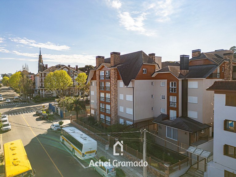 Villagio Del Venetto com ampla varanda by Achei