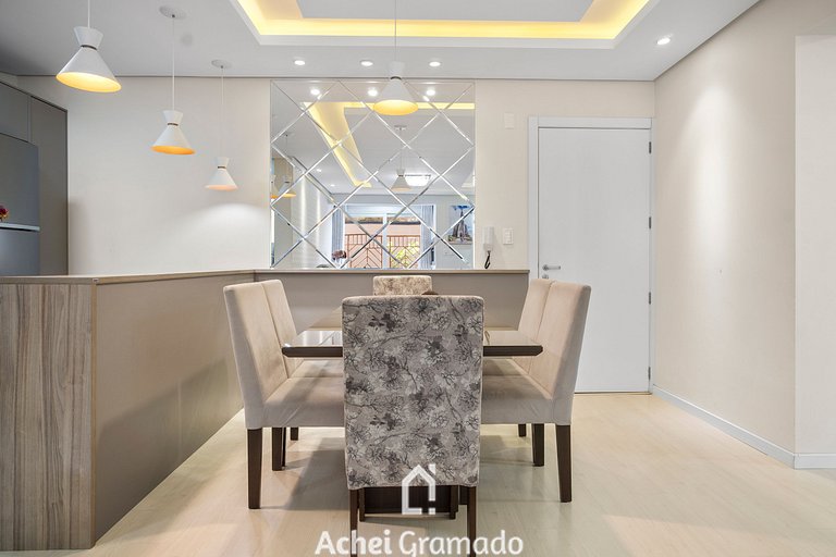 Villagio Del Venetto com ampla varanda by Achei