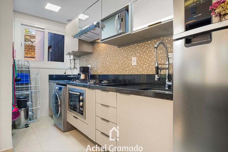 Villagio Del Venetto com ampla varanda by Achei