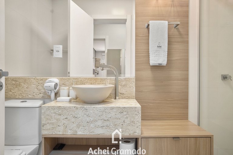 Villagio Del Venetto com ampla varanda by Achei