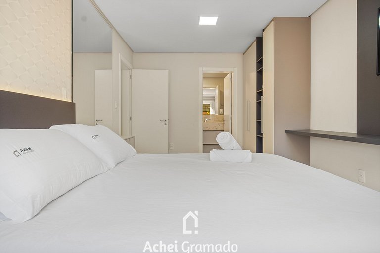 Villagio Del Venetto com ampla varanda by Achei