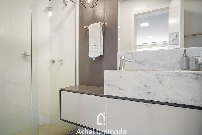 Villagio Del Venetto com ampla varanda by Achei
