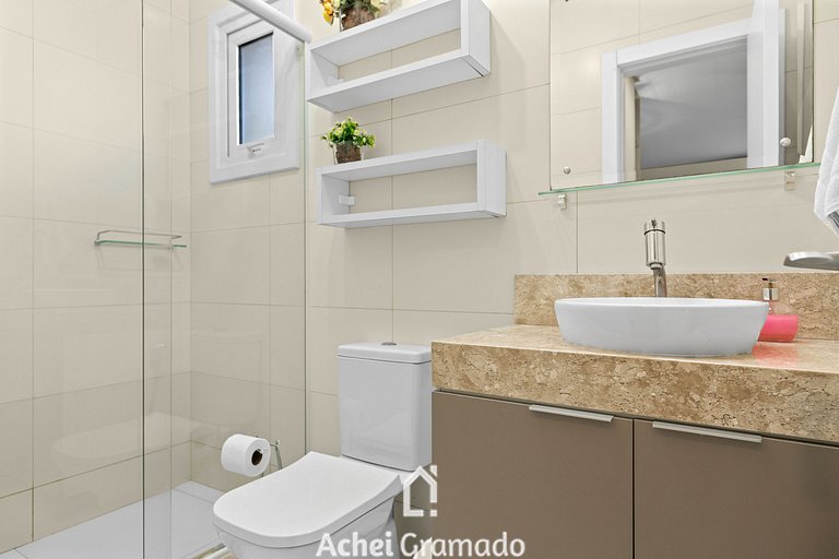 Loft com varanda p/ nascer do sol by Achei Gramado
