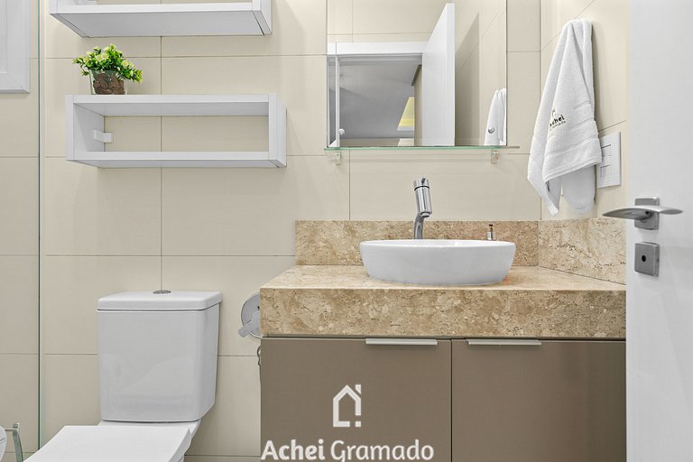 Loft com varanda p/ nascer do sol by Achei Gramado