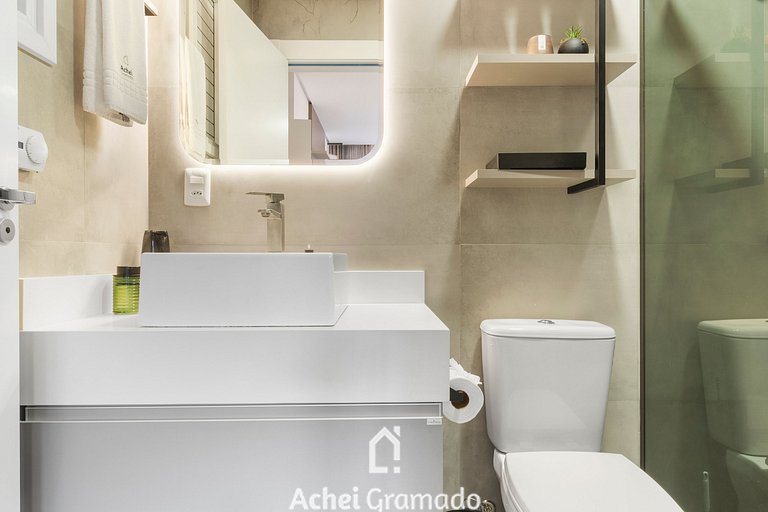 Conforto a 950m da Rua Coberta by Achei Gramado