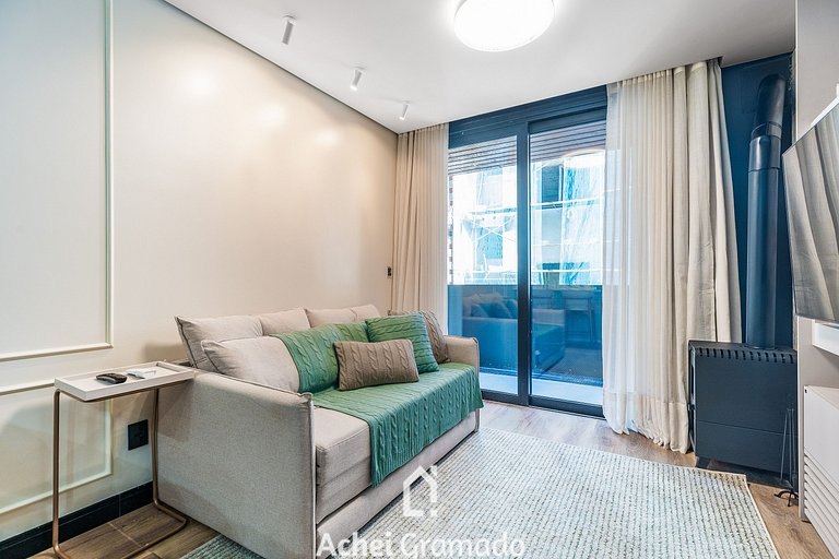 Elegância e Conforto com Piscina Aquecida by Achei