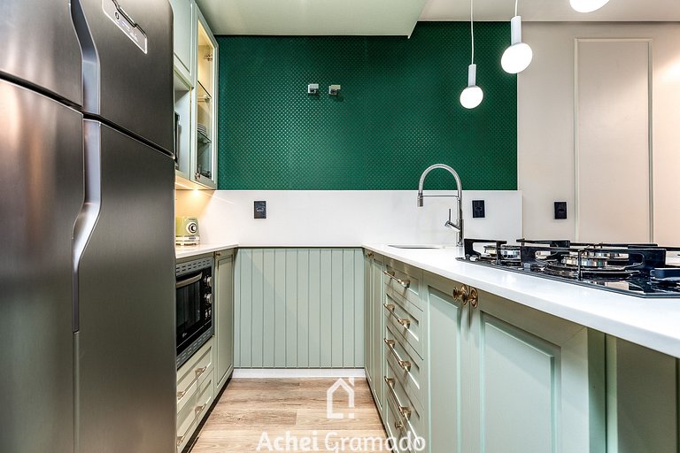 Elegância e Conforto com Piscina by Achei