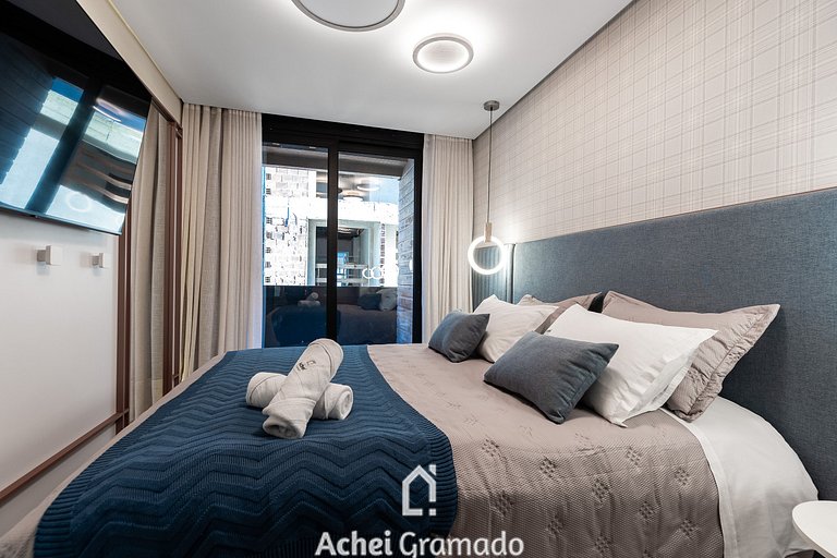 Elegância e Conforto com Piscina Aquecida by Achei
