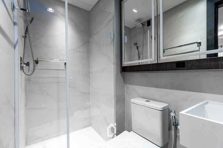 Elegância e Conforto com Piscina Aquecida by Achei