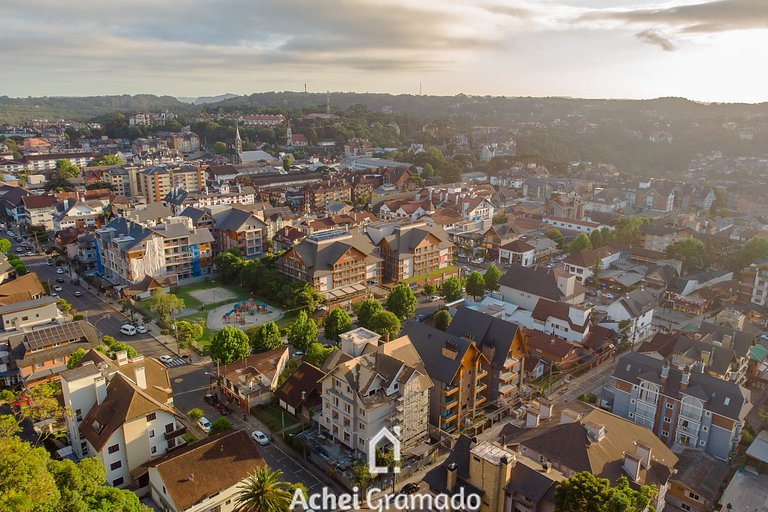 Conforto a 350m da Rua Coberta by Achei Gramado