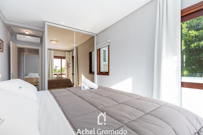 Conforto a 350m da Rua Coberta by Achei Gramado