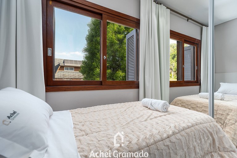 Conforto a 350m da Rua Coberta by Achei Gramado