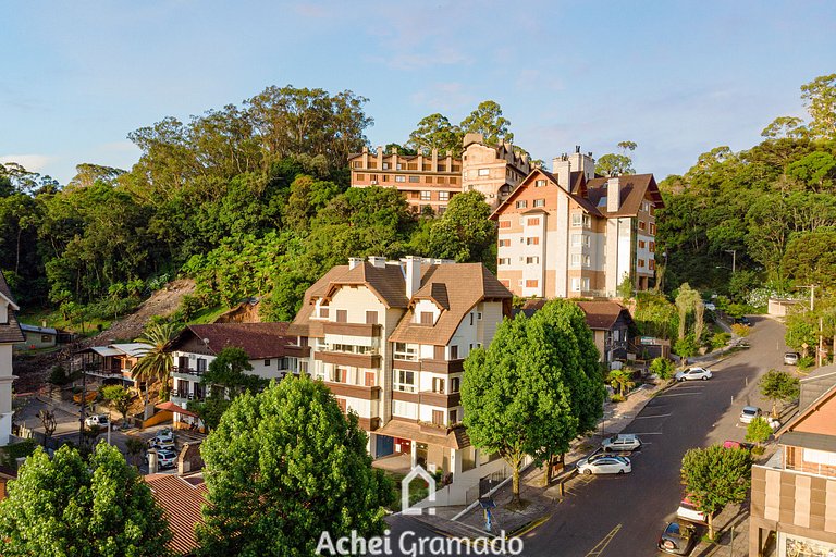 Conforto a 350m da Rua Coberta by Achei Gramado