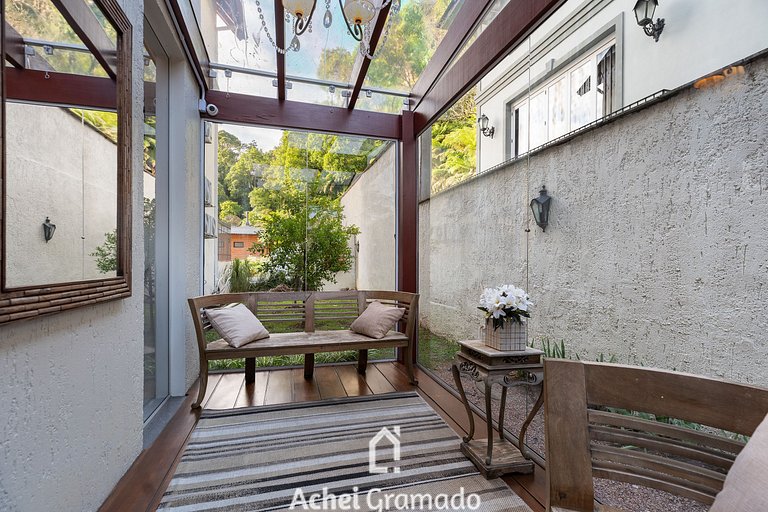 Conforto a 350m da Rua Coberta by Achei Gramado