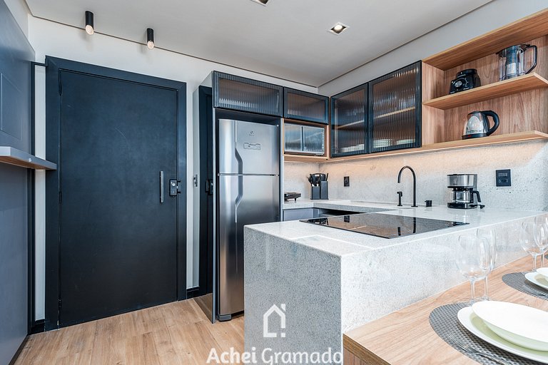 Lindo Apto com Piscina e Academia by Achei