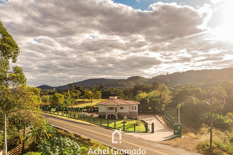 Casa Sítio Caminhos da Serra by Achei