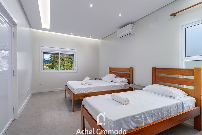 Casa Sítio Caminhos da Serra by Achei