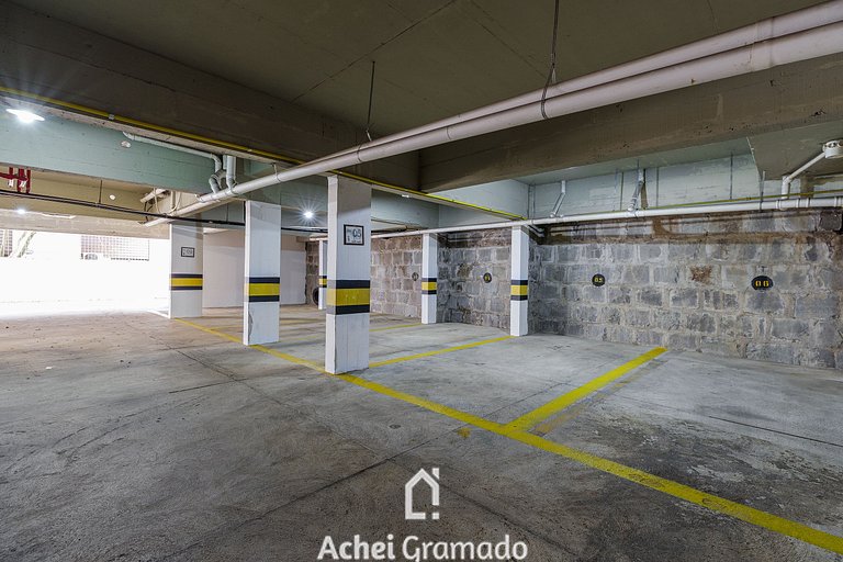 Apto no Centro e Piscina aquecida by Achei Gramado