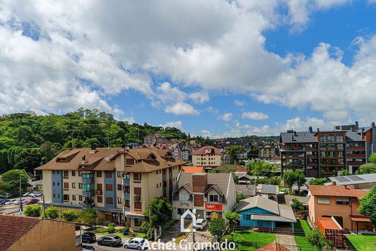 Apto no Centro e Piscina aquecida by Achei Gramado