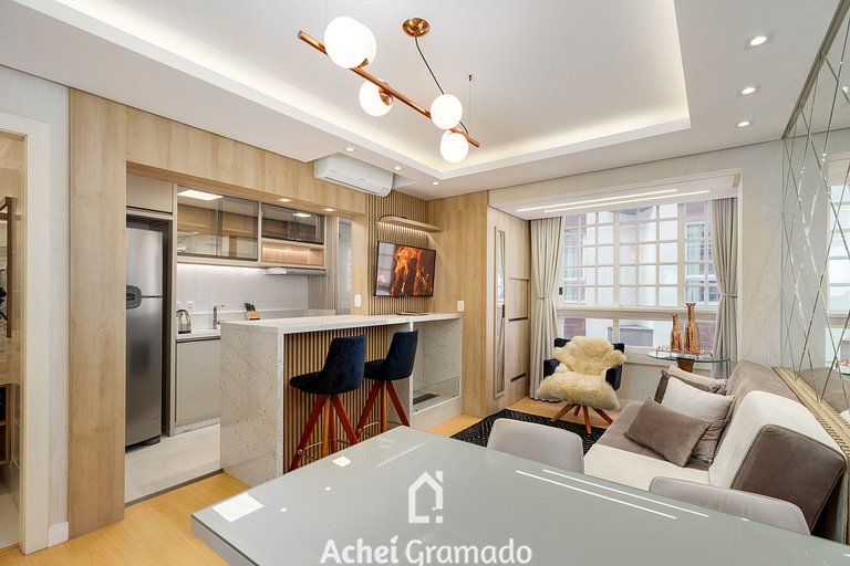 Apto bem no Centro 2 dorm by Achei Gramado