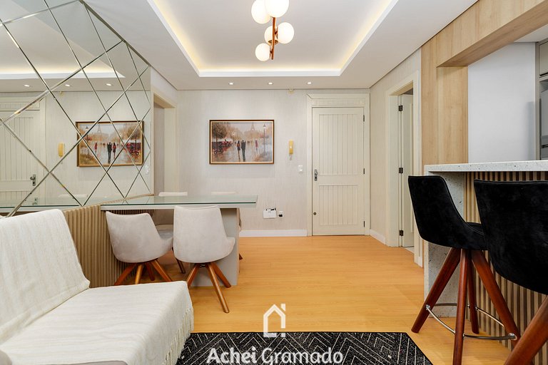 Apto bem no Centro 2 dorm by Achei Gramado