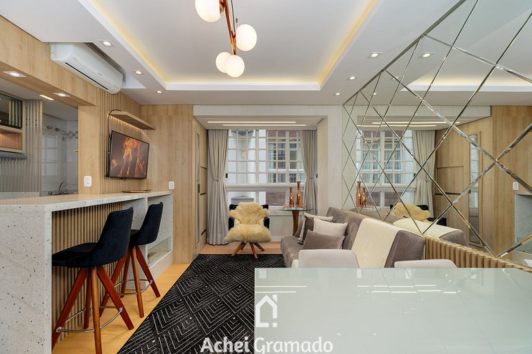 Apto bem no Centro 2 dorm by Achei Gramado