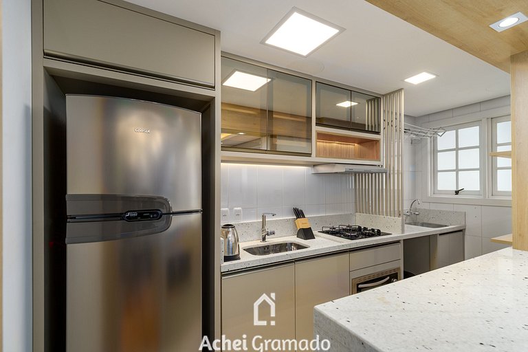 Apto bem no Centro 2 dorm by Achei Gramado