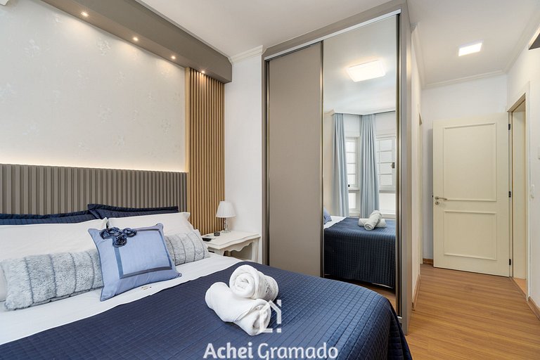 Apto bem no Centro 2 dorm by Achei Gramado