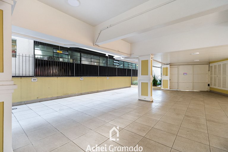 Apto bem no Centro 2 dorm by Achei Gramado