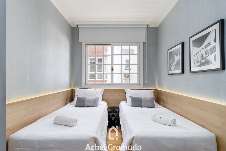 Apto bem no Centro 2 dorm by Achei Gramado