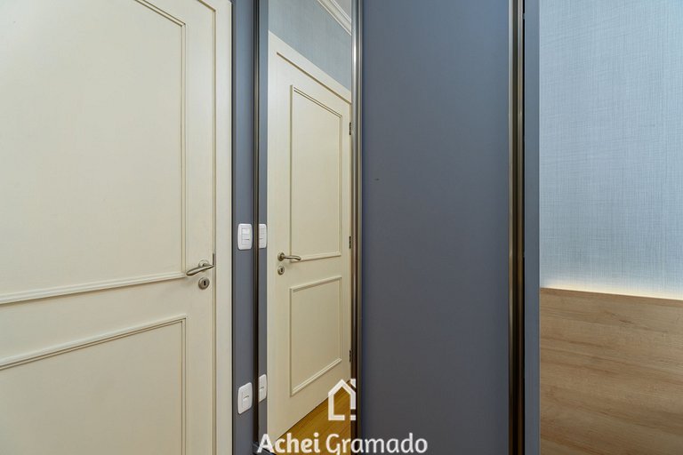 Apto bem no Centro 2 dorm by Achei Gramado